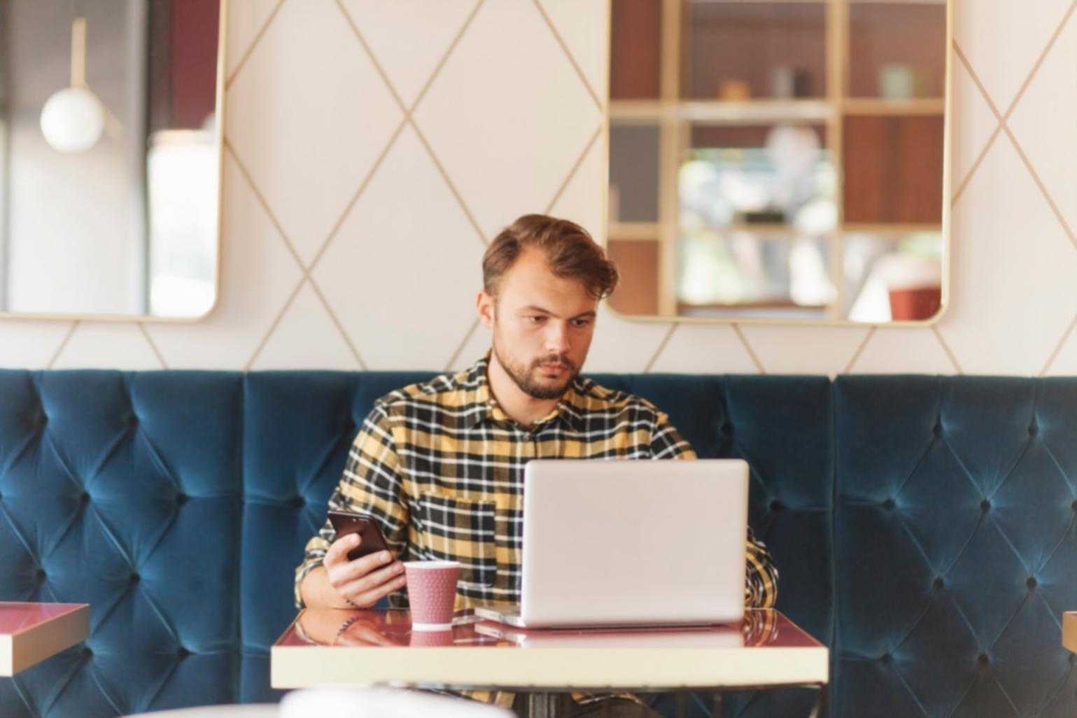 Análisis detallado de desviaciones financieras en documento de trabajo