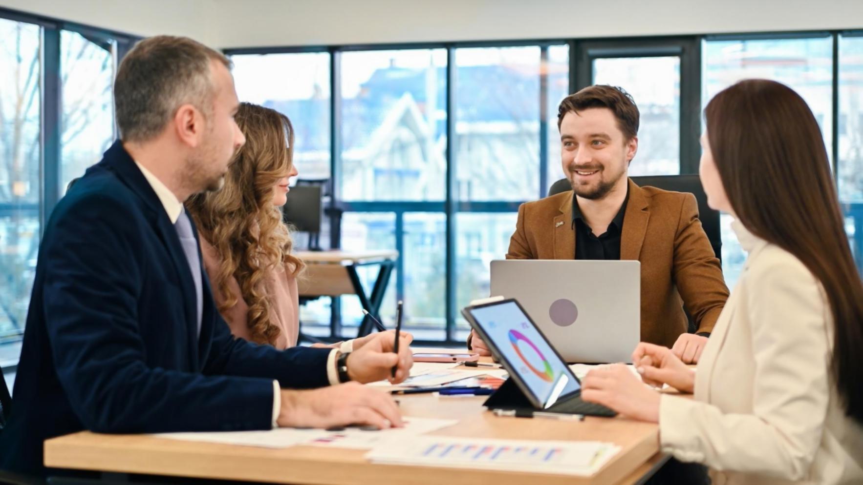 Sistema de revisión continua de presupuestos empresariales